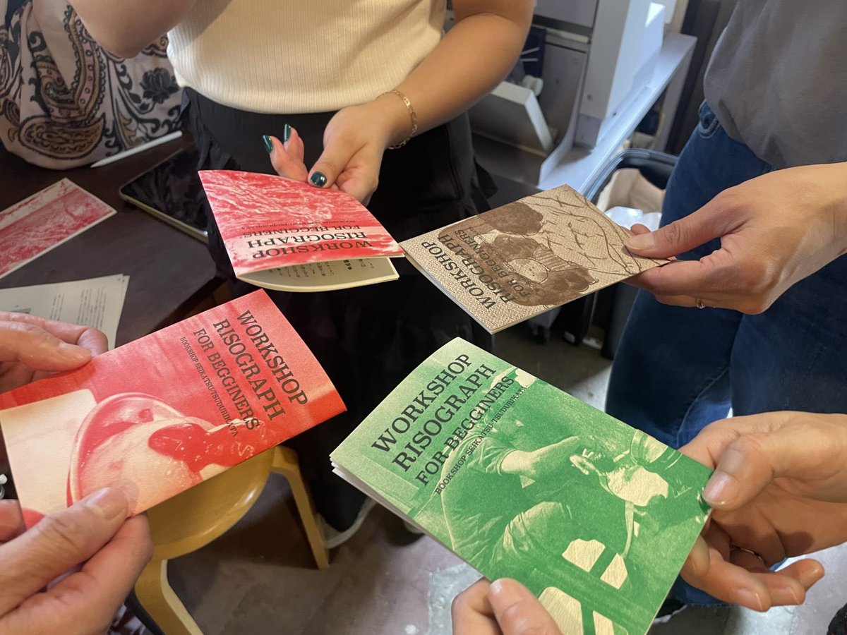 tsudurikata's tweet image. リソグラフ講習会のご案内です。リソを使って本=ZINEをつくりたい方向けのワークショップです。以下の日程で開催します。
⚫︎7/25金16:30〜※明日
⚫︎8/1金16:30〜
⚫︎8/4月10:00〜
⚫︎8/16土9:30〜
tsudurikata.life/goods-group/ri…