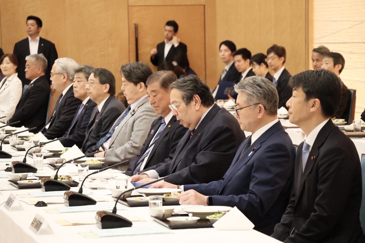 FurukawaNaoki's tweet image. 全国都道府県議会議長との懇談会に出席しました。
全国から44道府県の議長・副議長が一堂に会し、地方創生や財政の課題について意見を交わしました。
人口減少や少子高齢化が進む中、地方の持つ力を引き出し、地域が主役となる政策を進めてまいります。