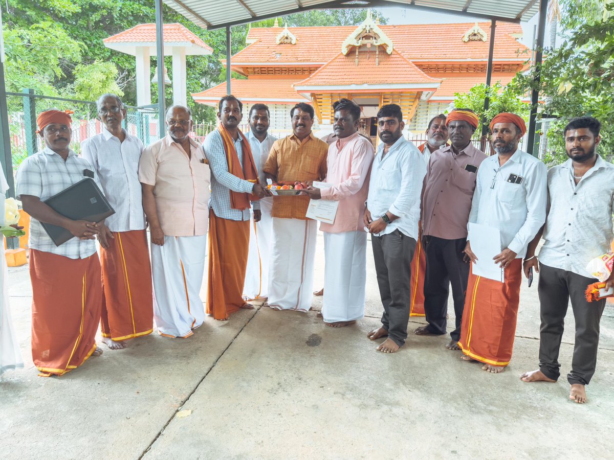 NainarBJP's tweet image. பிரசித்தி பெற்ற தண்டையார்குளம் இசக்கியம்மன் கோவிலில் வழிபடுவதற்காகச் சென்றபோது, அய்யா வைகுண்டர்வழி சமூகத்தைச் சேர்ந்த, சர்வதேச அய்யாபதி கூட்டமைப்பு நிர்வாகிகள் என்னை சந்தித்து, பல்வேறு கோரிக்கைகளை முன்வைத்து மனு அளித்தனர்.
அப்போது, சர்வதேச அய்யாபதி கூட்டமைப்பின் தலைவர்…