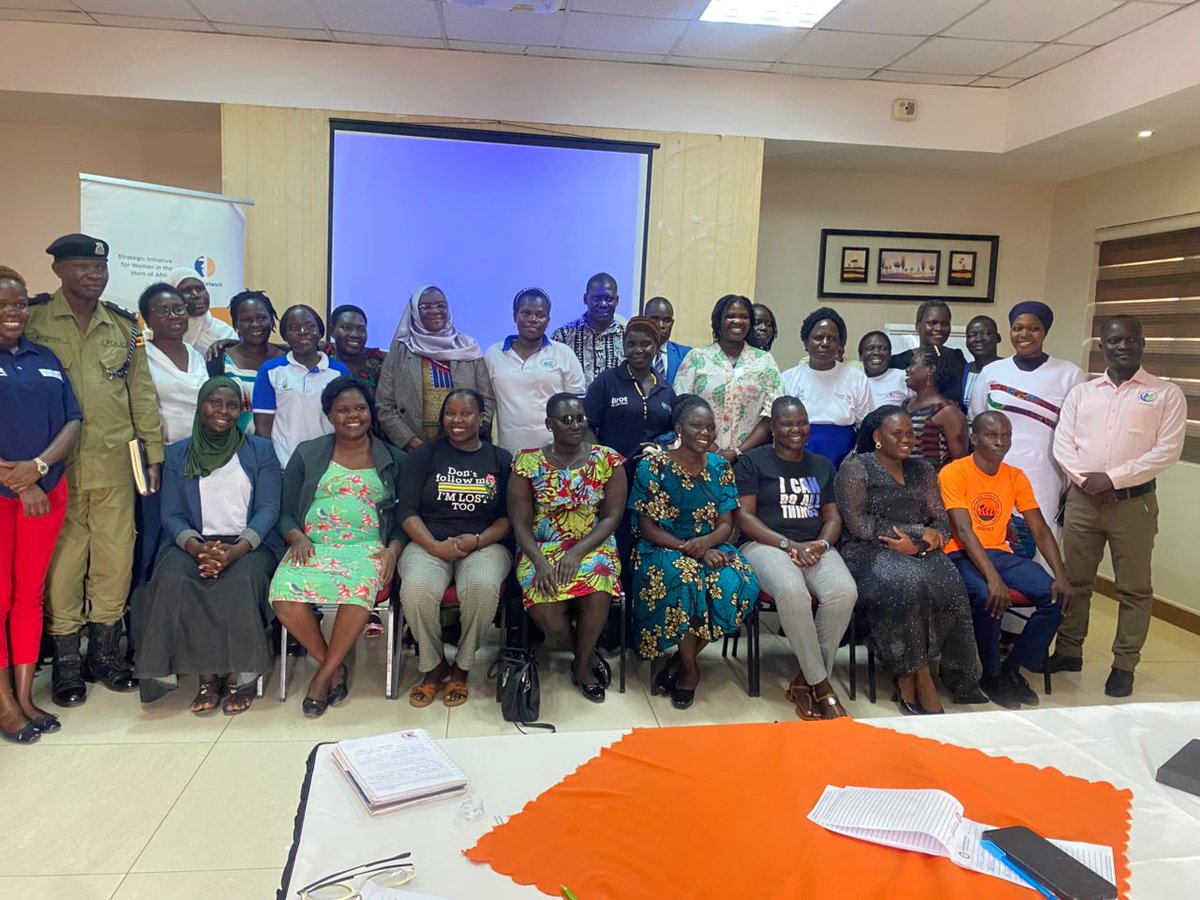 CEFTRAWESTNILE's tweet image. Femicide is a global issues rooted in inequality and patriarchal society. We joined 
@Sihanet
 as Uganda team to Arise awareness and find local sustainable solutions to combat it . Lets End violence against women and girls. #ItsNotYourFault