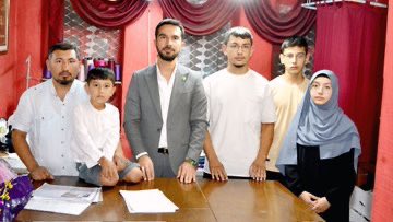 Geçtiğimiz günlerde, dört çocuğuyla birlikte Bursa/İnegöl’de ikamet eden Özbekistan vatandaşı Zebo Kadirova’nın hukuki dayanaktan yoksun bir şekilde gözaltına alınmasına ve Geri Gönderme Merkezi’ne götürülmesine dair kamuoyuna bir çağrıda bulunmuş; bu keyfî ve vicdansız