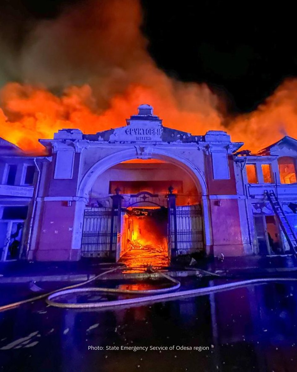 FutureFUkraine's tweet image. Dnes rusko znovu útočilo.
Zraněné dítě.
Zničené domovy.
Krev v prachu.
Křik. Ticho.
A Ukrajina?
Navrhuje osobní mírové jednání – Zelenskyj, Putin, Erdogan, Trump.
Ale řekněte nám…
Jak jednat o míru s tím, kdo denně zabíjí nevinné?
Jak jednat, když matka drží v náručí…