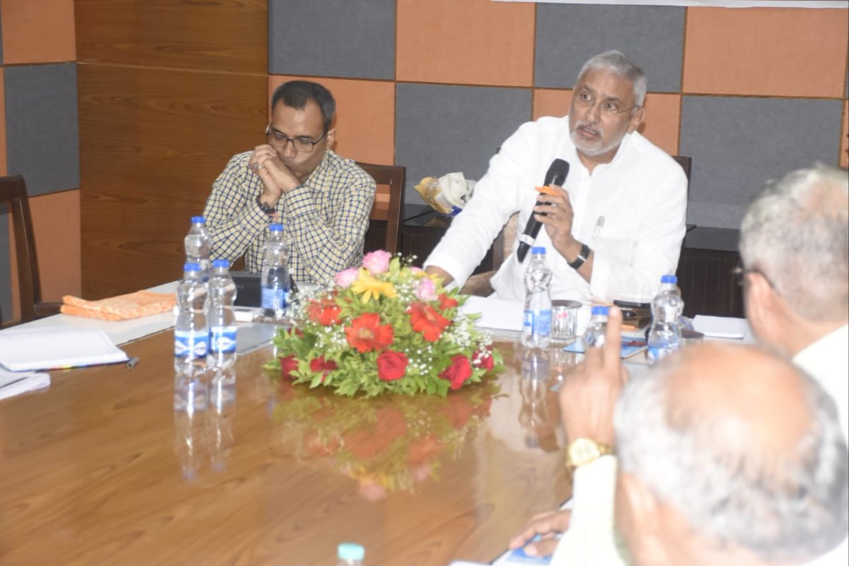 MLAJagdish's tweet image. આજે ભાવનગર ખાતે સહકારથી સમૃદ્ધિ કાર્યક્રમ અંતર્ગત &apos;સહકારી સંસ્થાઓ વચ્ચે સહકાર&apos;ની સમીક્ષા બેઠક યોજાઈ.

માનનીય વડાપ્રધાન શ્રી નરેન્દ્રભાઇ મોદી અને કેન્દ્રીય સહકારિતા મંત્રી શ્રી અમિતભાઈ શાહ સાહેબના નેતૃત્વમાં ‘કો-ઓપરેટીવ બિલ્ડ એ બેટર ફ્યુચર ફોર ઓલ’ ની દિશામાં આપણે જરૂર સફળ થઈશું.