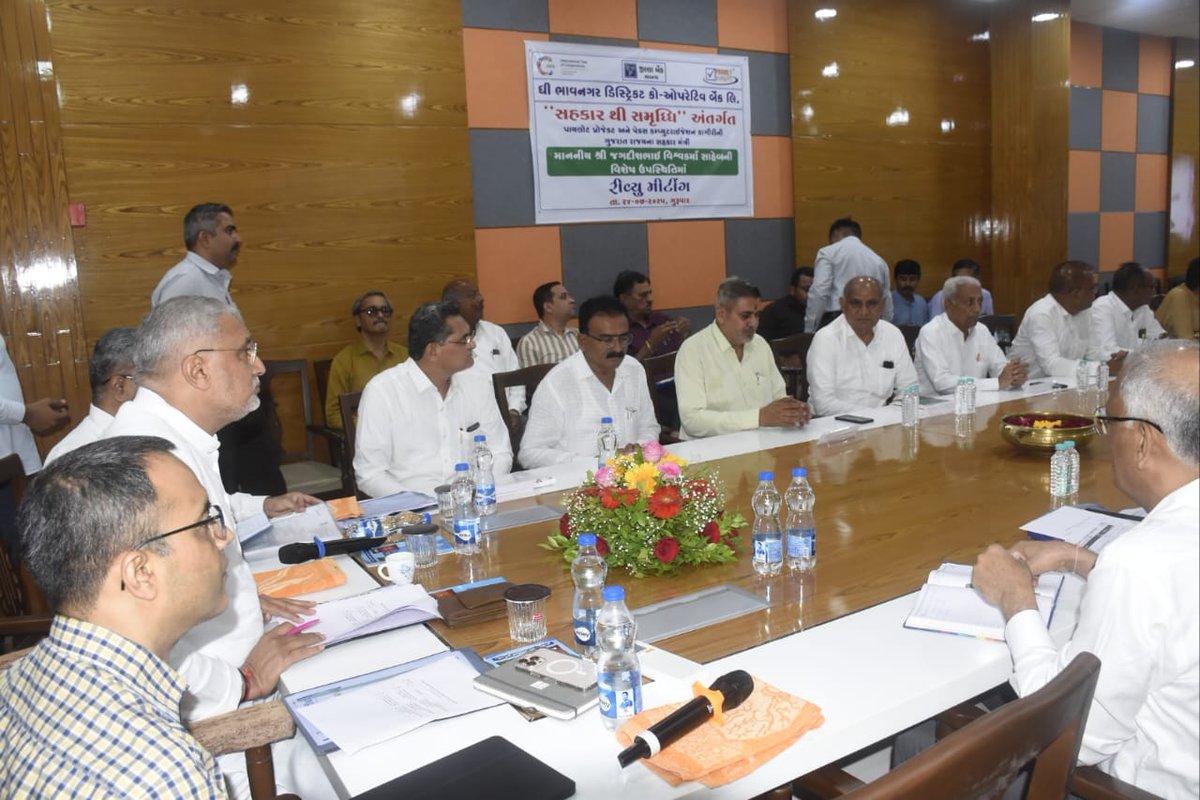 MLAJagdish's tweet image. આજે ભાવનગર ખાતે સહકારથી સમૃદ્ધિ કાર્યક્રમ અંતર્ગત &apos;સહકારી સંસ્થાઓ વચ્ચે સહકાર&apos;ની સમીક્ષા બેઠક યોજાઈ.

માનનીય વડાપ્રધાન શ્રી નરેન્દ્રભાઇ મોદી અને કેન્દ્રીય સહકારિતા મંત્રી શ્રી અમિતભાઈ શાહ સાહેબના નેતૃત્વમાં ‘કો-ઓપરેટીવ બિલ્ડ એ બેટર ફ્યુચર ફોર ઓલ’ ની દિશામાં આપણે જરૂર સફળ થઈશું.