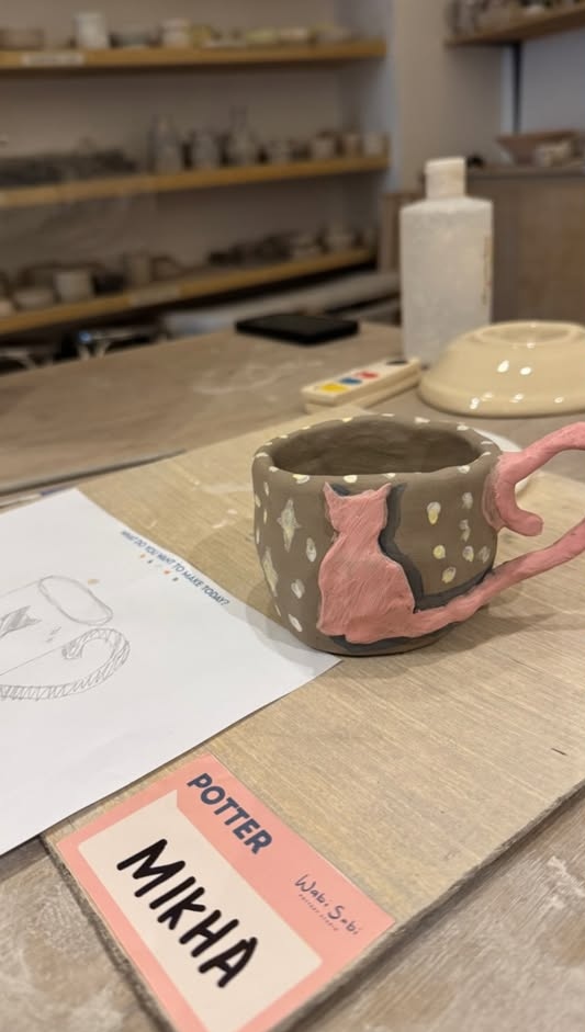 aiyerzz's tweet image. omg! mikha’s trying pottery 🥹🏺