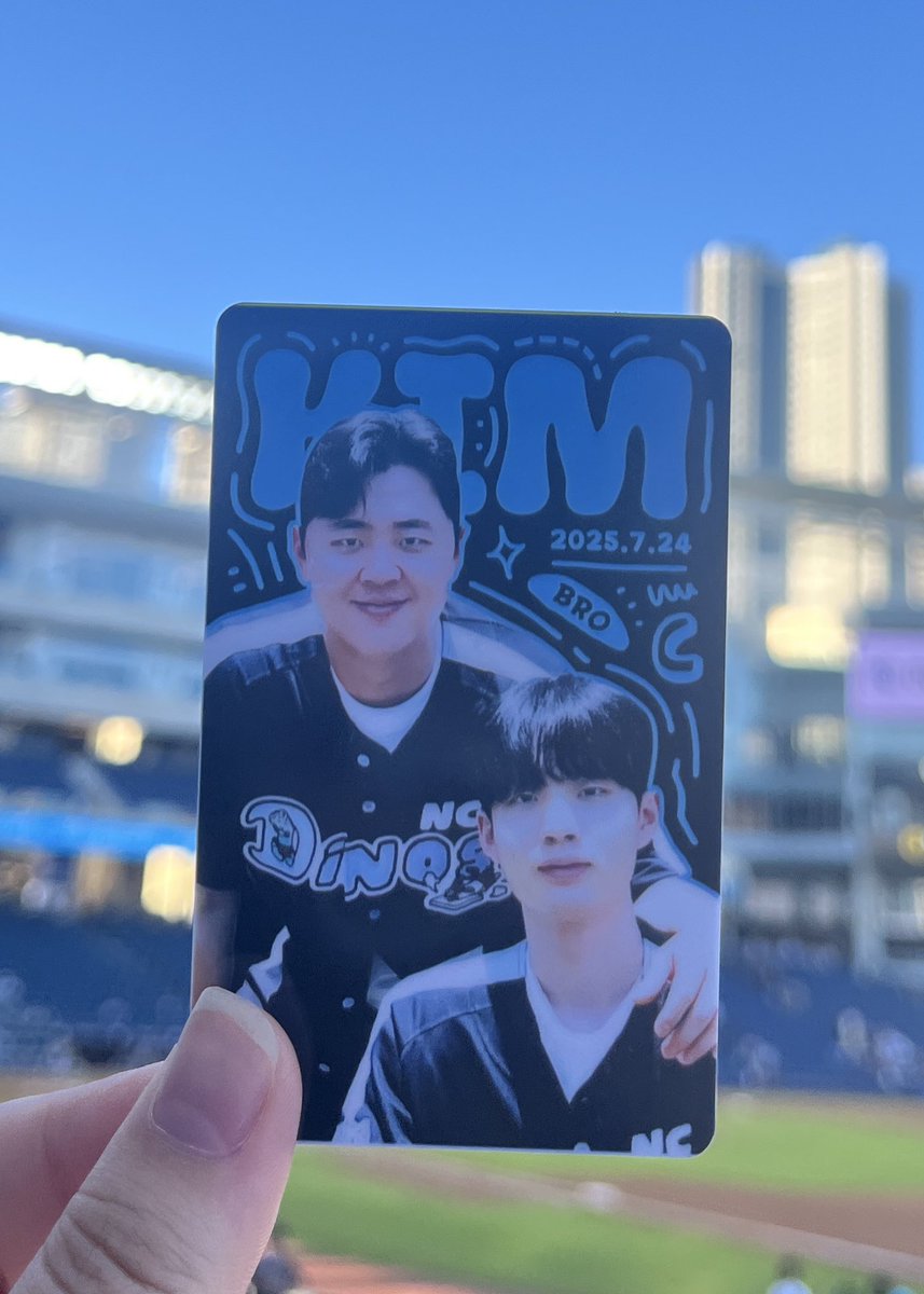 #RT 포카 원가 양도해요 🥺
오늘 엔팍이시면 바로 만나서 드릴수있어요!!