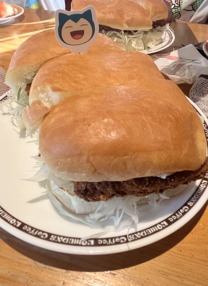 dreamagic39's tweet image. 上の子がスイミングのテスト合格したので、お祝いでコメダのポケモンコラボ食べに来た
可愛くて美味しい😋
カビゴンのカツパンが個人的ヒット💯
