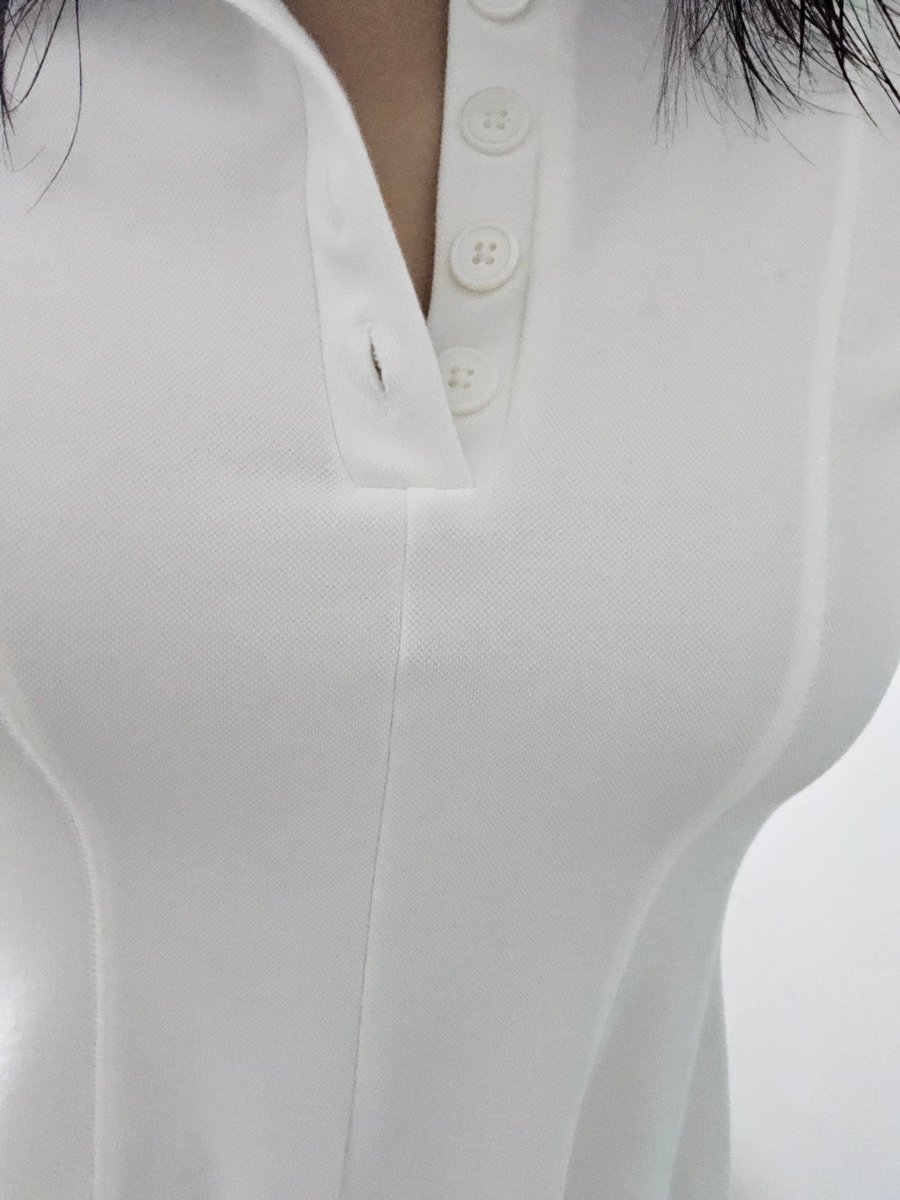 主人老婆要这样出门 白色的连衣短裙 里面只有一条丁字裤 问我可以吗？绿王八怎么敢说不可以，她说没男人的时候被视奸的感觉也蛮好