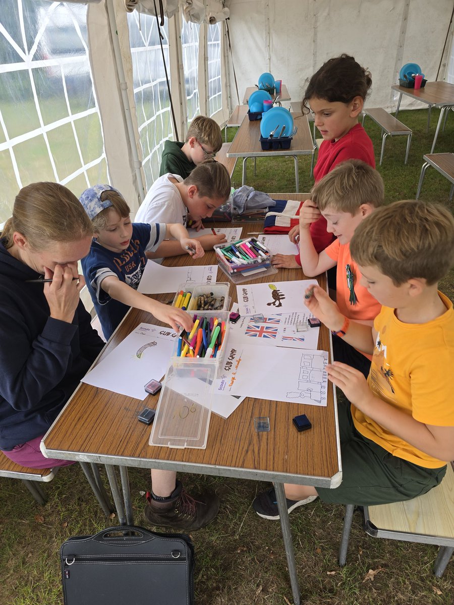 3rdBanstead's tweet image. Learning and doing all the things we need to do to run a successful camp, including washing up, preparing meals, wood collecting and reflecting on what we've done, ready for a busy day of activities.