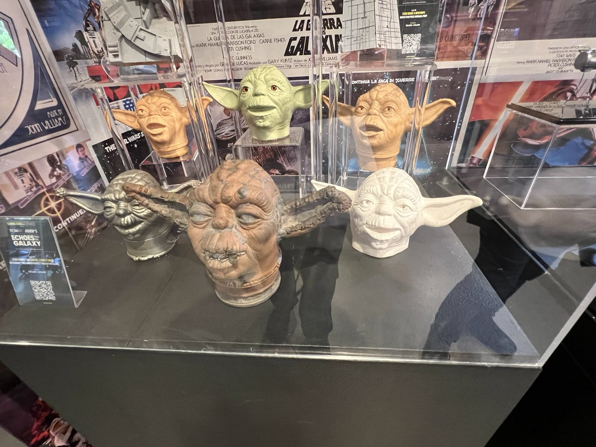 vanourneyjoe's tweet image. Want to own a piece of Star Wars history? We spoke to Catherine Williamson of @JuliensAuctions about the #StarWars auction this Sunday at the @ComicConMuseum at #SDCC #SDCC2025. Watch the full interview here: youtu.be/VJG1V6dEI-E?si… #ComicConMuseum #StarWarsAuction