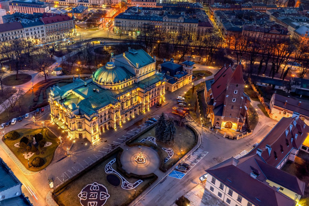 🎭 Teatr Słowackiego w <a href="/krakow_pl/">Kraków</a> przechodzi metamorfozę!

Dzięki #FunduszeUE odtwarzamy historyczny dach i tworzymy pierwszą w Polsce bibliotekę teatralną z unikalnymi archiwami.

To inwestycja za 50 mln zł, z czego 20 mln to wsparcie z Funduszy Europejskich.

Inwestujemy w