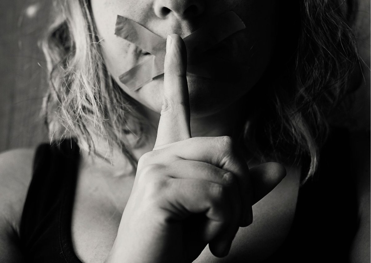 feminicidio's tweet photo. Un prostituidor ha sido condenado a seis años de cárcel por violar y golpear en Salamanca a una mujer víctima de prostitución. Le condenan por violación al no pagar, si llega a hacerlo ese mismo acto quedaría impune. El "consentimiento" sexual no se debería poder comprar: la prostitución siempre es violencia sexual. #LeyAbolicionistaYa https://t.co/suUDJ43EFr
