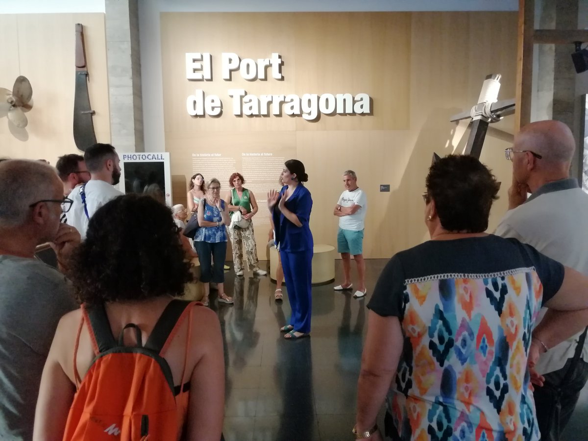 Museu - Port de Tarragona (@museuporttgna) on Twitter photo 📣Últimes places‼️
🙋♀️El Port i Emília Mallol - Visita teatralitzada
L'Emília Mallol us espera aquest divendres al Museu del Port per explicar-vos el seu dia a dia...
🗓️25/07 a les 20h
🆓Gratuït amb reserva a museuport@porttarragona.cat - 977259434 📣Últimes places‼️
🙋♀️El Port i Emília Mallol - Visita teatralitzada
L'Emília Mallol us espera aquest divendres al Museu del Port per explicar-vos el seu dia a dia...
🗓️25/07 a les 20h
🆓Gratuït amb reserva a museuport@porttarragona.cat - 977259434