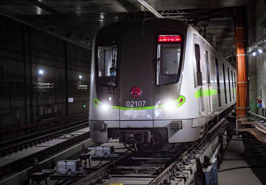 AShow71739's tweet image. Shanghai Line 2 West Extension Begins Empty Test Run&quot;with a double signal system in place. The project is set to enter initial operation later this year.#ShanghaiMetro #Line2 #MetroExpansion #TransportInnovation #UrbanMobility