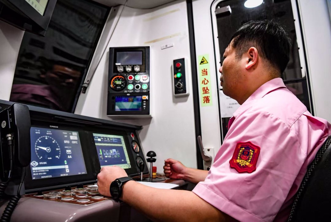 AShow71739's tweet image. Shanghai Line 2 West Extension Begins Empty Test Run&quot;with a double signal system in place. The project is set to enter initial operation later this year.#ShanghaiMetro #Line2 #MetroExpansion #TransportInnovation #UrbanMobility