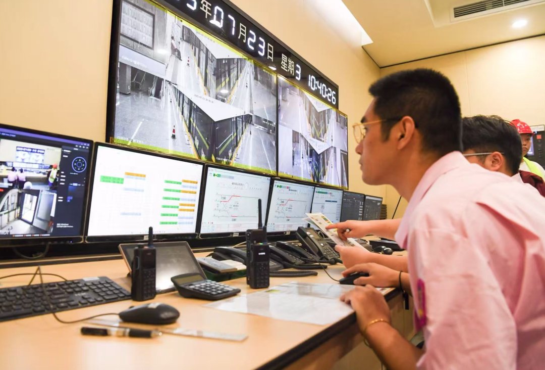 AShow71739's tweet image. Shanghai Line 2 West Extension Begins Empty Test Run&quot;with a double signal system in place. The project is set to enter initial operation later this year.#ShanghaiMetro #Line2 #MetroExpansion #TransportInnovation #UrbanMobility