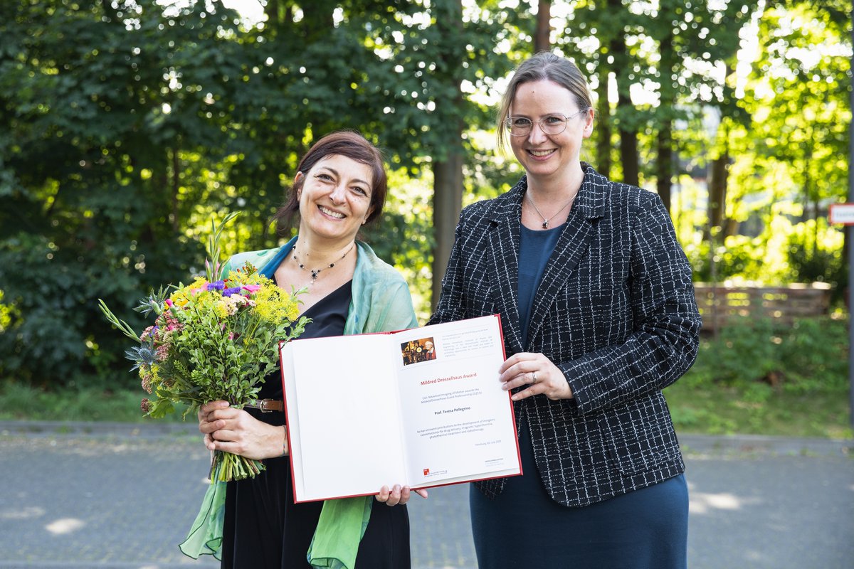 IITalk's tweet image. 🏆congrats to #TeresaPellegrino, PI of the IIT Nanomaterials for Biomedical Applications lab, for being awarded the Mildred Dresselhaus Prize 2025 for "her outstanding research work" at a ceremony hosted by the Cluster of Excellence @cui_unihh
cui-advanced.uni-hamburg.de/en/cluster/akt…