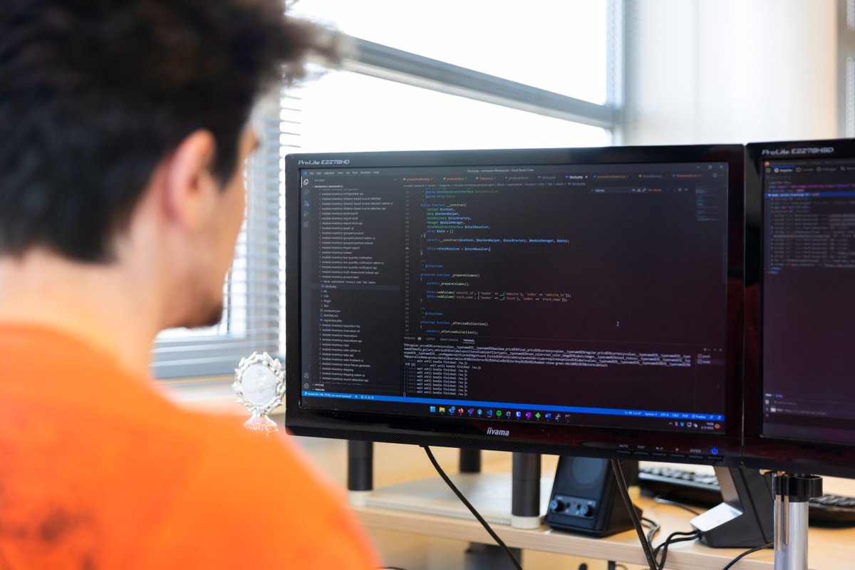 BuildnetWeb's tweet image. De wereld van softwareontwikkeling staat op z’n kop. Check hoe AI development op 3 fronten fundamenteel verandert. PLUS: gratis whitepaper - zurl.co/qdPP3