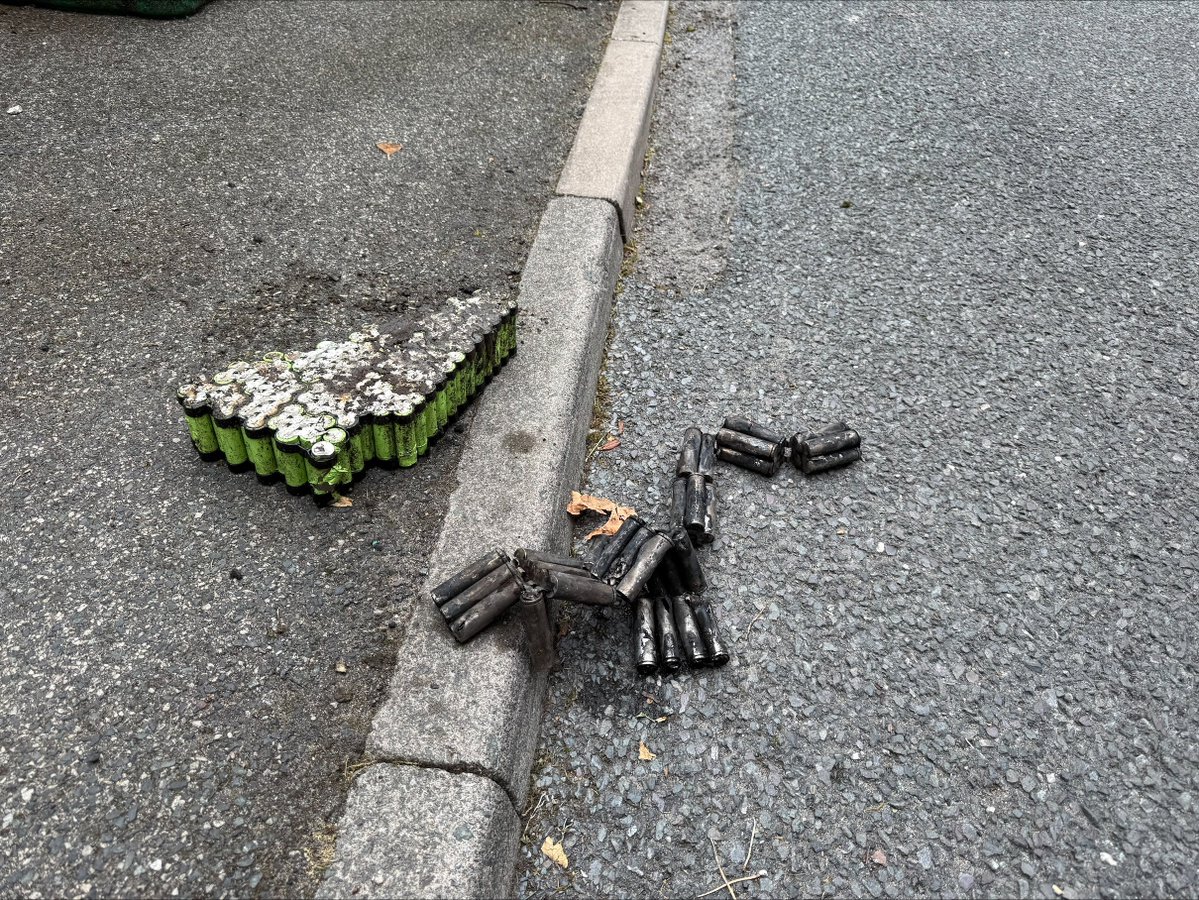nottsfire's tweet image. Earlier this morning crews from London Road and Stockhill attended a council bin lorry fire that had caught alight due to lithium-ion batteries that had been discarded in domestic waste.

Please check with your local council or recycling centre for safe battery disposal options.