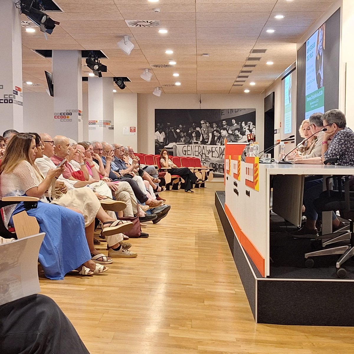 Fèlix Alonso Cantorné 🔻 (@alonsocantorne) on Twitter photo El 23 de julio de 1936, en el bar del Pi, nacía el #PSUC.
Lo conmemoramos en @CCOOCatalunya.
Hablamos de Paco Candel de luchas obreras, de pasado y de presente, con FátimaAhmed_ (de <a href="/DialegsDeDona/">DialegsDeDona</a>), <a href="/MandreuBcn/">Marc Andreu Acebal</a> i Lali Vintró (de <a href="/NousHoritzons/">Fundació Nous Horitzons</a>).
✊<a href="/espaicomunista/">Espai Comunista</a> <a href="/elpce/">Partido Comunista de España 🇵🇸</a> El 23 de julio de 1936, en el bar del Pi, nacía el #PSUC.
Lo conmemoramos en @CCOOCatalunya.
Hablamos de Paco Candel de luchas obreras, de pasado y de presente, con FátimaAhmed_ (de <a href="/DialegsDeDona/">DialegsDeDona</a>), <a href="/MandreuBcn/">Marc Andreu Acebal</a> i Lali Vintró (de <a href="/NousHoritzons/">Fundació Nous Horitzons</a>).
✊<a href="/espaicomunista/">Espai Comunista</a> <a href="/elpce/">Partido Comunista de España 🇵🇸</a>