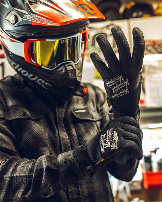 Mechanix_JP's tweet image. 日常使いに活躍するユーティリティモデル、
2りんかん限定の「パワークラッチ ユーティリティ グローブ|¥1,980(税込)」
手の甲には通気性の高い素材を採用しており、夏場の使用でもムレを抑え、快適な着用感が持続します。…