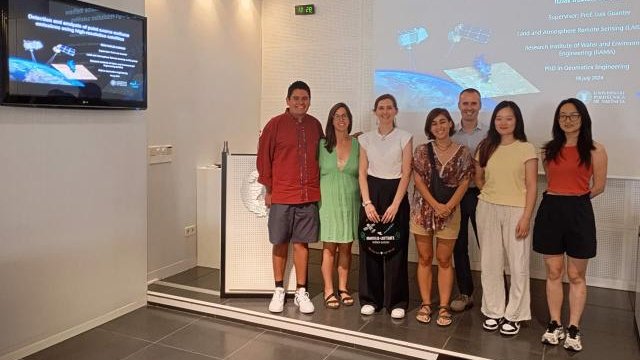👏Felicidades a Itziar Irakulis por la recién🎓 defensa de su #TesisDoctoral📖
👉Su estudio detecta y cuantifica emisiones de #metano con satélites de alta resolución 📡
👨‍🏫Dirigida por Luis Guanter, su trabajo mejora el seguimiento global y la lucha contra el #CC. 
Enhorabuena😃
