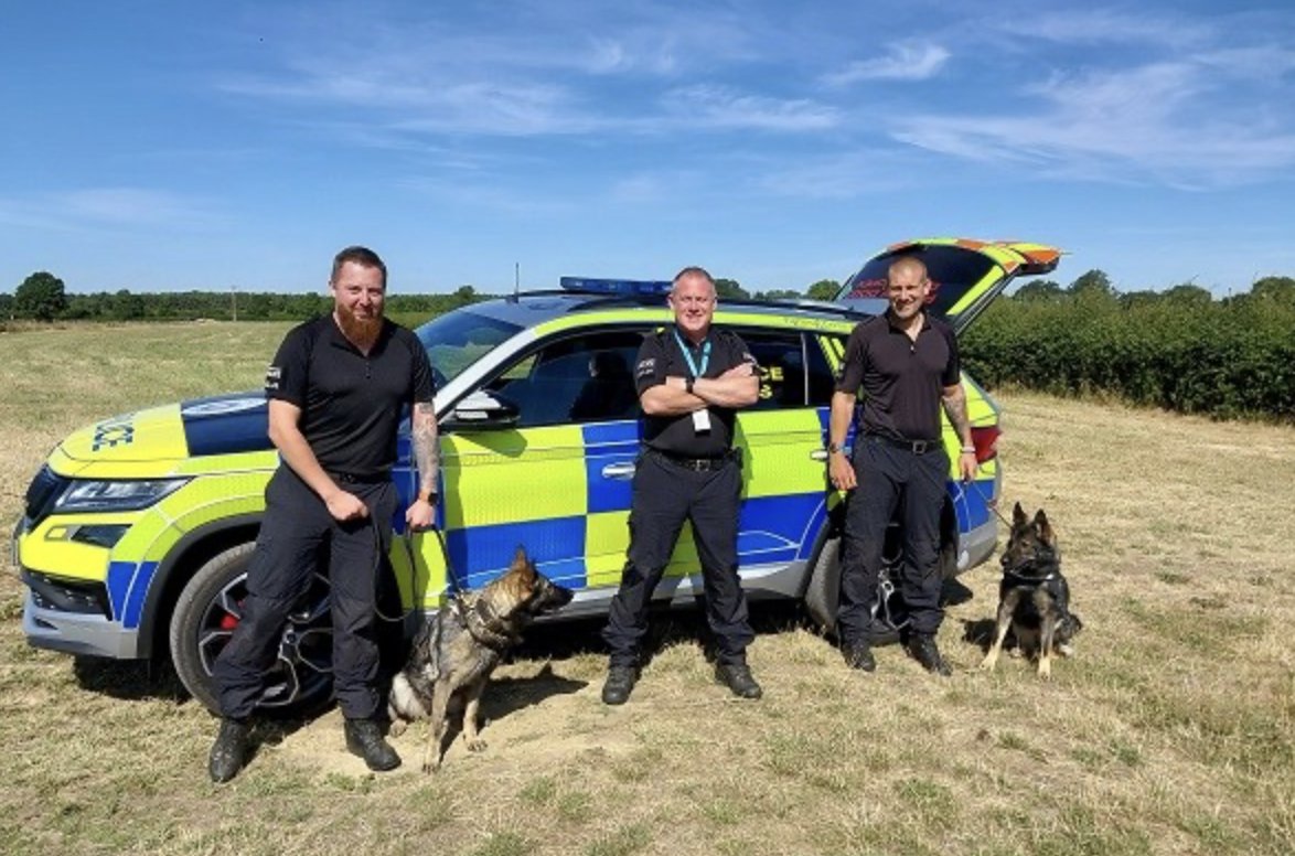 PoliceMutual's tweet image. Hot dogs - the rising temperatures won't stop the pups @NorthantsPolice , but extra precautions are being taken to keep them cool, such as training in the early morning.
orlo.uk/Zqb8K