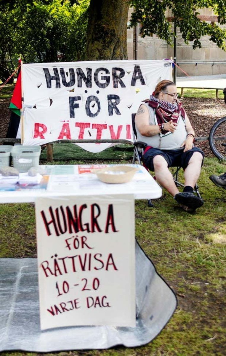 Savakzadeh's tweet image. The pro-palestine species keep being great material for us humans to laugh our asses off to!
This time in Sweden with their campaign "Stay hungry for justice" .. yes I know🤣
via @Anna1849