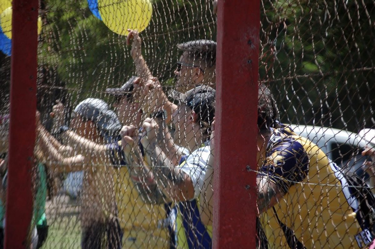 fernesc_arg's tweet image. Entenderse con una mirada, estar enamorados del mismo color… 💛💙