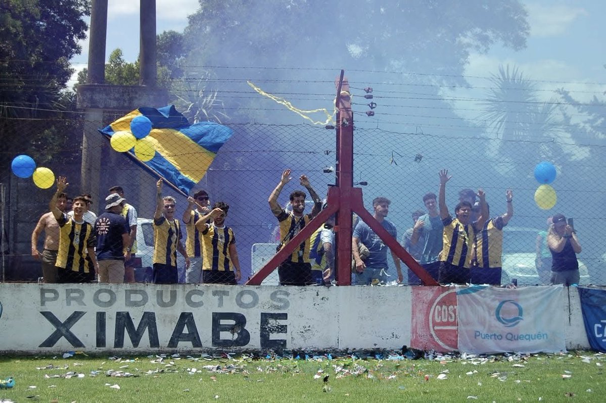 fernesc_arg's tweet image. Entenderse con una mirada, estar enamorados del mismo color… 💛💙
