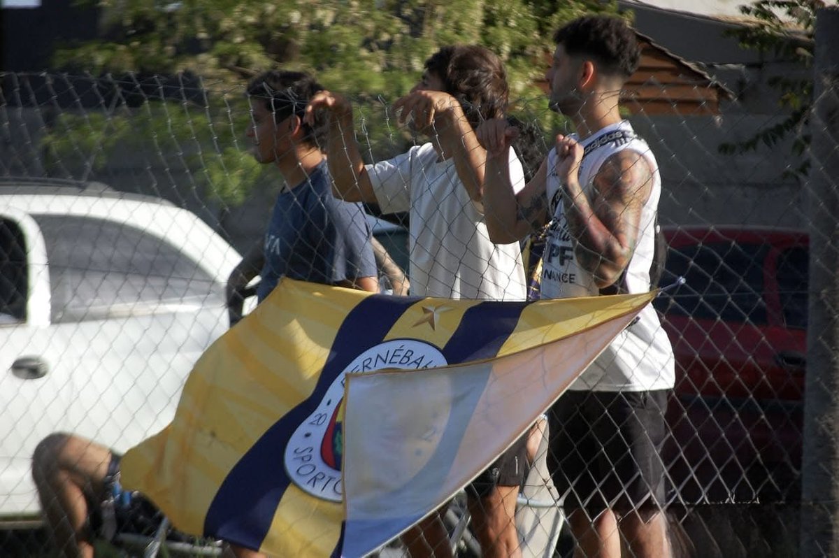 fernesc_arg's tweet image. Entenderse con una mirada, estar enamorados del mismo color… 💛💙