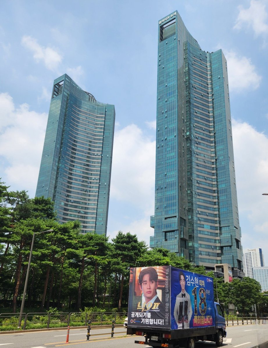 흫흫흫커몽 tweet media