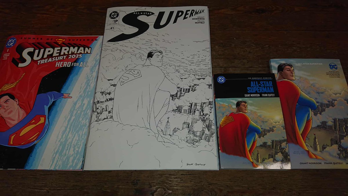 OKComics's tweet image. Two HUGE Superman comics back in stock.
(All Star Superman paperbacks for scale)