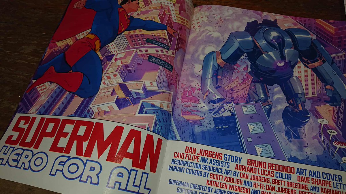 OKComics's tweet image. Two HUGE Superman comics back in stock.
(All Star Superman paperbacks for scale)