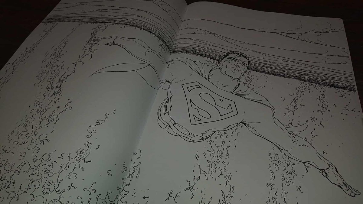 OKComics's tweet image. Two HUGE Superman comics back in stock.
(All Star Superman paperbacks for scale)