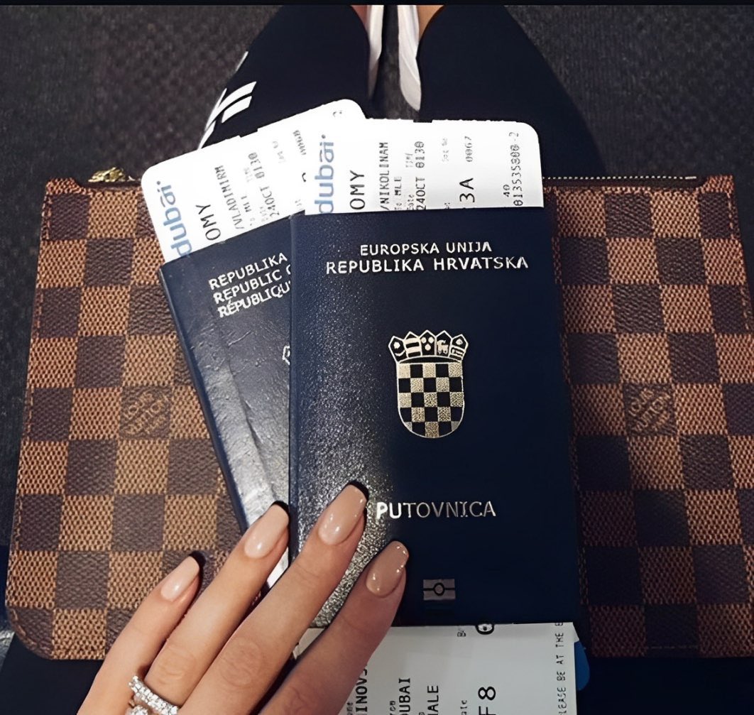 Jan184667's tweet image. 🚨JUST IN:
Croatian passport among the 10 most powerful in the world for the first time.
🇭🇷✈️🌍
With a Croatian passport, you can now travel to as many as 183 countries around the world without a visa, which is a huge leap forward compared to 2016, when Croatia was only 24th…