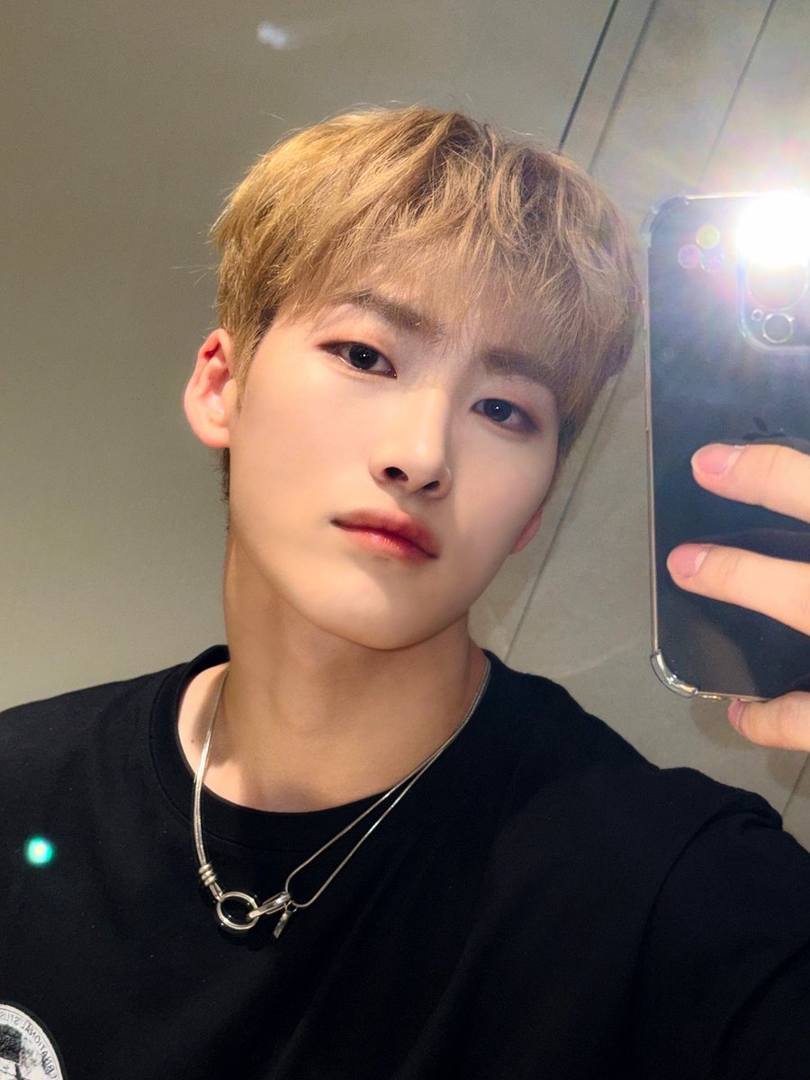 at_ALL_H_OURS's tweet image. [#유민]
몰 바

#ALL_H_OURS #올아워즈
#YOUMIN #유민