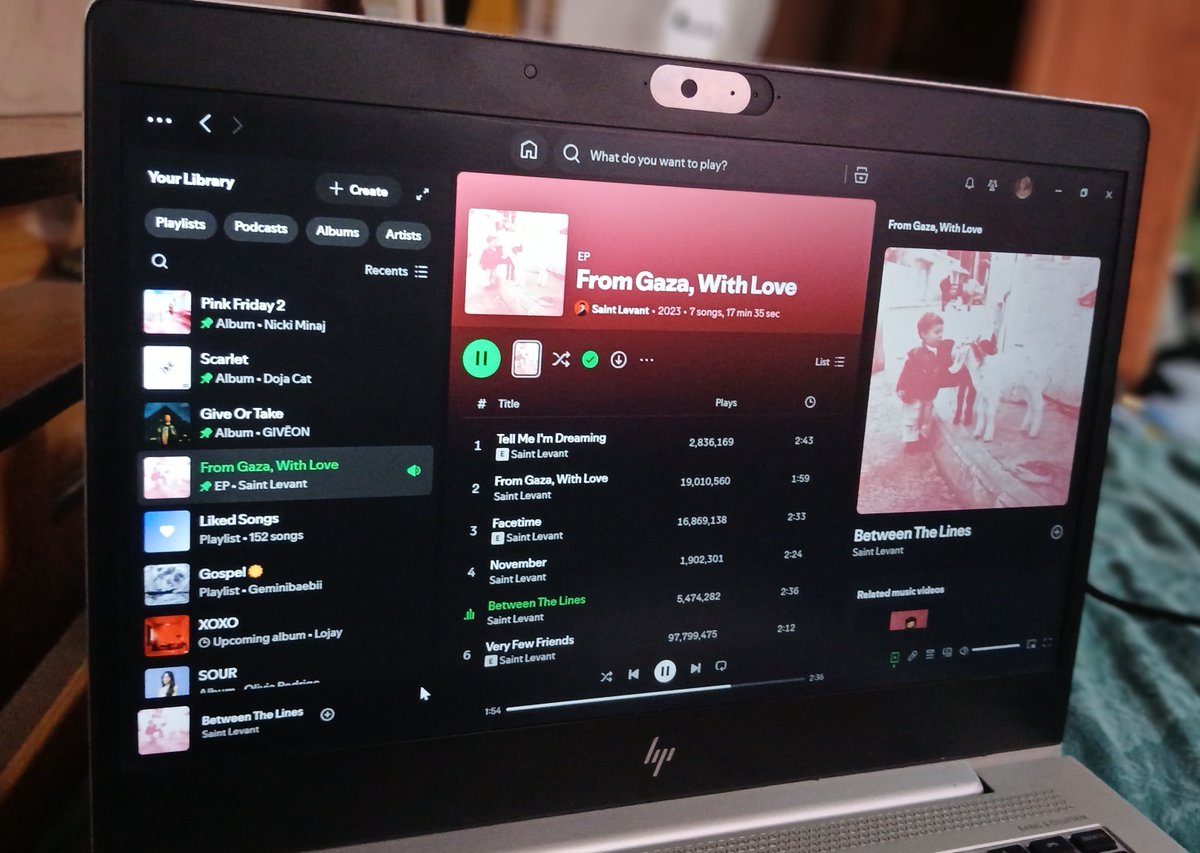 designedbyginny's tweet image. ☀️ Gm gm, designers
It’s a Spotify kind of morning 🎧
You know what they say: all work and no music makes the creative vibes disappear 🌚
What are you listening to today?