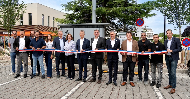 ByTel_Corporate's tweet photo. Le 23 juillet, @bouyguestelecom et @stations_e ont inauguré l'ouverture d'une nouvelle station de recharge à @VilledeBoussy, aux côtés du maire et de @HBRICOUT. Une preuve de l'engagement de nos équipes #Réseau pour renforcer la connectivité, partout en France ! 
#Innovation