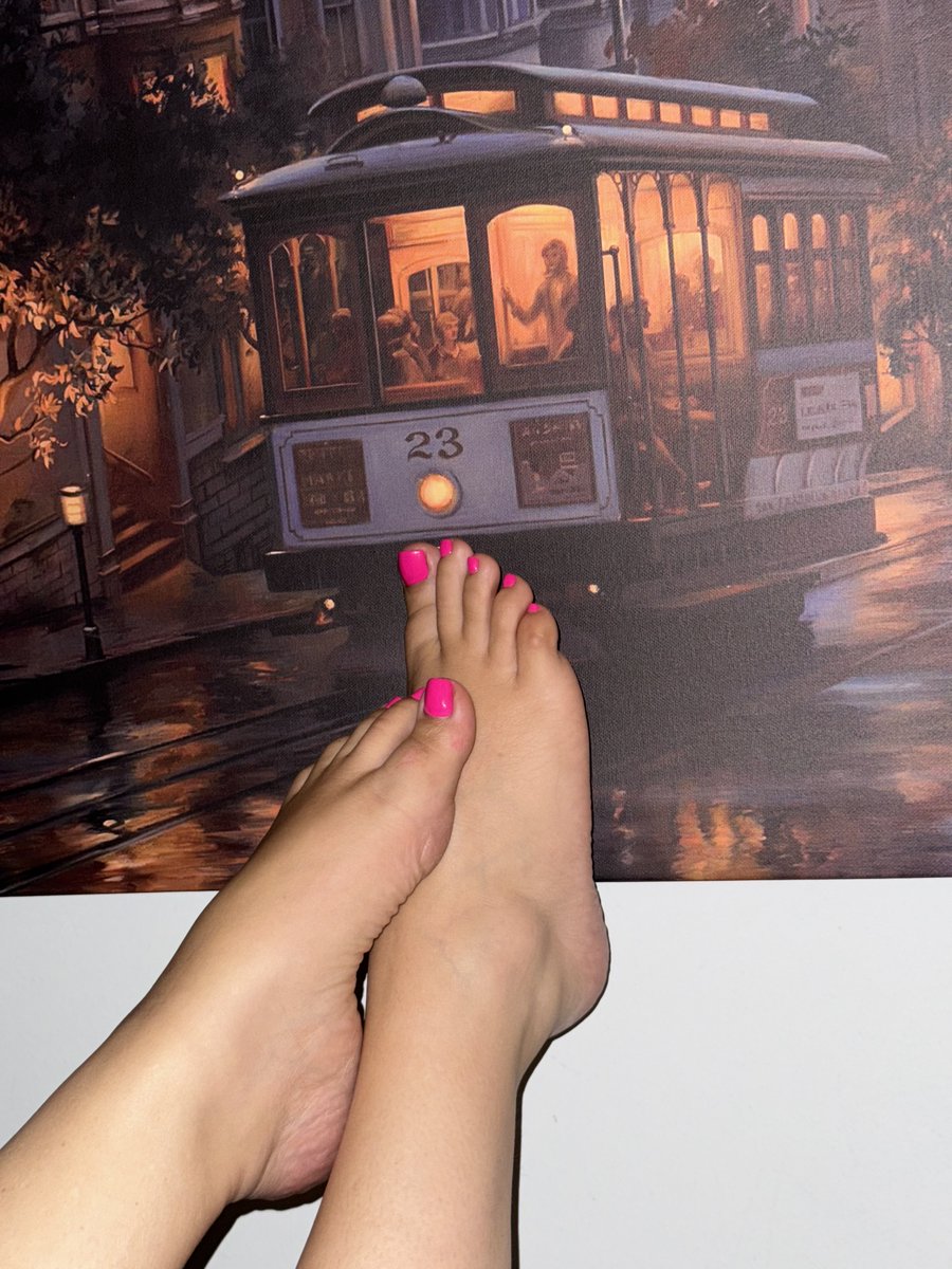 RottweilerOF's tweet photo. Late-night ride, warm city air, and just a hint of pink 💅
Do you like them soft or bold? 👣💗
#FootFetish #Soles #OnlyFeet #FootModel #ToesOutThursday https://t.co/iMJbM1dSLL