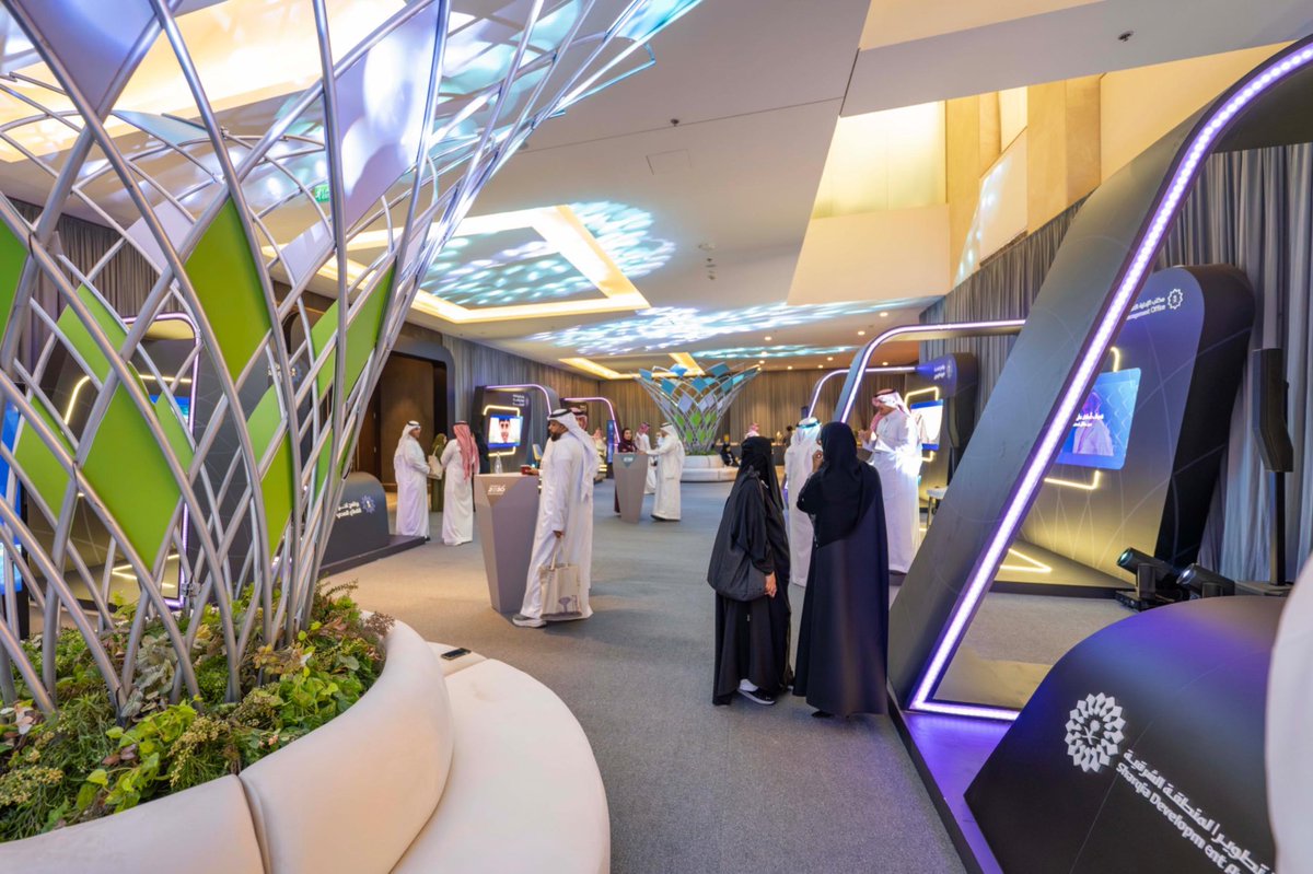 سعدنا باستقبال نخبة من مسؤولي التواصل في القطاعين الحكومي والخاص، في جناح #هيئة_تطوير_الشرقية ضمن لقاء #تواصل_رؤية_المملكة_2030، تحت شعار: "نُنجز اليوم لغدٍ مزدهر".
يرسّخ اللقاء جهود الهيئة في تطوير خطة تواصلية موحدة تُعزز التكامل وتُسهم في توحيد الخطاب الاتصالي الداعم لـ