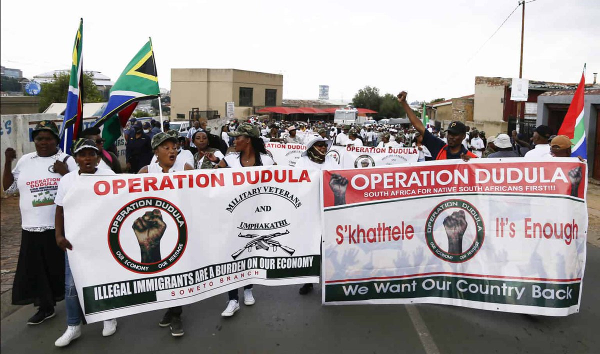 VookaDaily's tweet photo. 🚨 Operation Dudula blames undocumented immigrants for SA’s healthcare strain 🇿🇦🏥

They’ve removed foreign nationals from clinics—sparking backlash. Wits prof warns it's a threat to law and rights.

#HealthcareCrisis #OperationDudula #MigrationDebate #SAConstitutionalRights https://t.co/ys5kVOo0i4