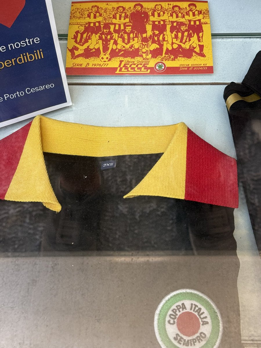 tancredipalmeri's tweet image. Molto sessuale per la maglia del Lecce 1976 che vinse la Coppa Italia semiprofessionisti