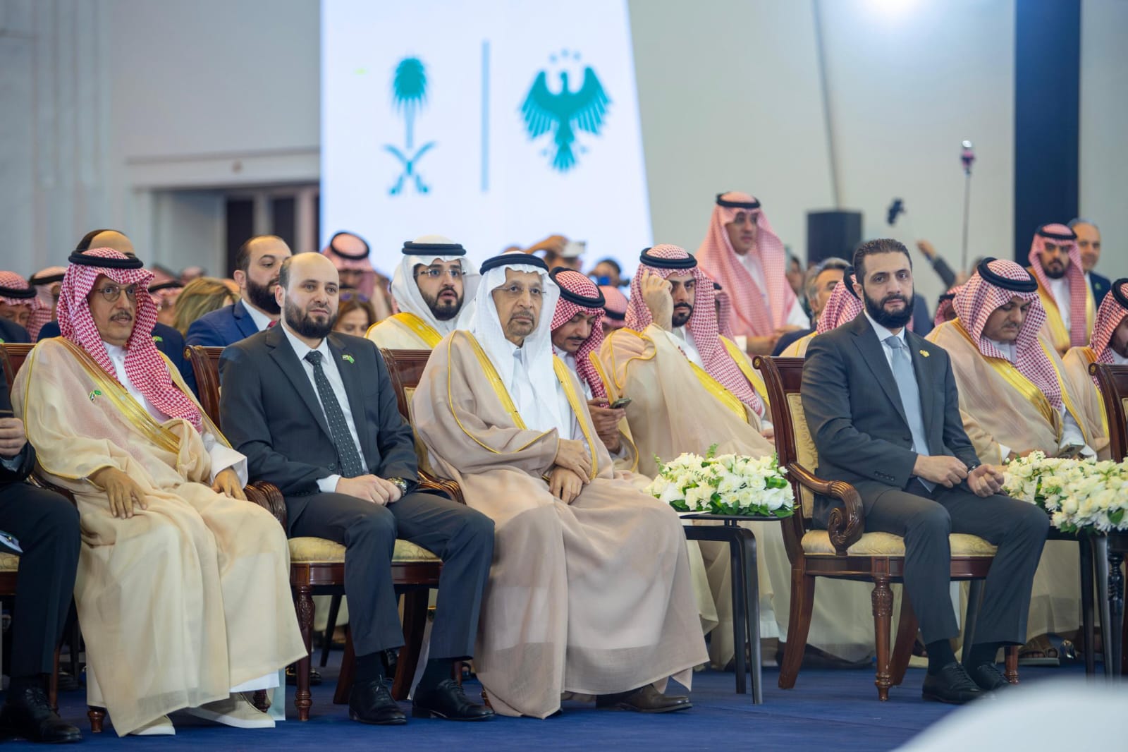 صحيفة الوطن الكويتية | بحضور الشرع.. وزير الاستثمار السعودي يعلن عن  استثمارات ضخمة في سوريا - الجانبان سيوقعان 47 اتفاقية ومذكرة تفاهم بقيمة  إجمالية تقارب 24 مليار ريال سعودي