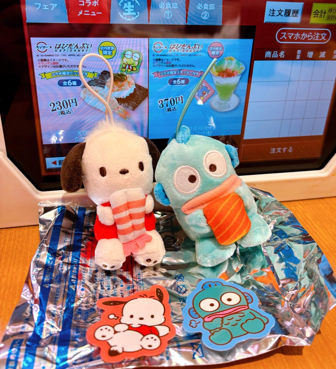 cyc10636746's tweet image. 今日も夕ご飯は🍣🤣
ポチャッコ来たー🩵🐶
やったー☆*:.。. o(≧▽≦)o .。.:*☆
相方は、はんぎょどん
なんかお寿司に付いて来たシールがマスコットとお揃い😻🍣💕✨