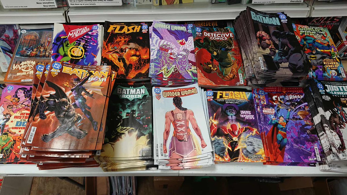 OKComics's tweet image. We're up to date with DC Comics now, including the answer to our most frequently asked question...
"Do you have Absolute Batman #10?".
Yes we do.