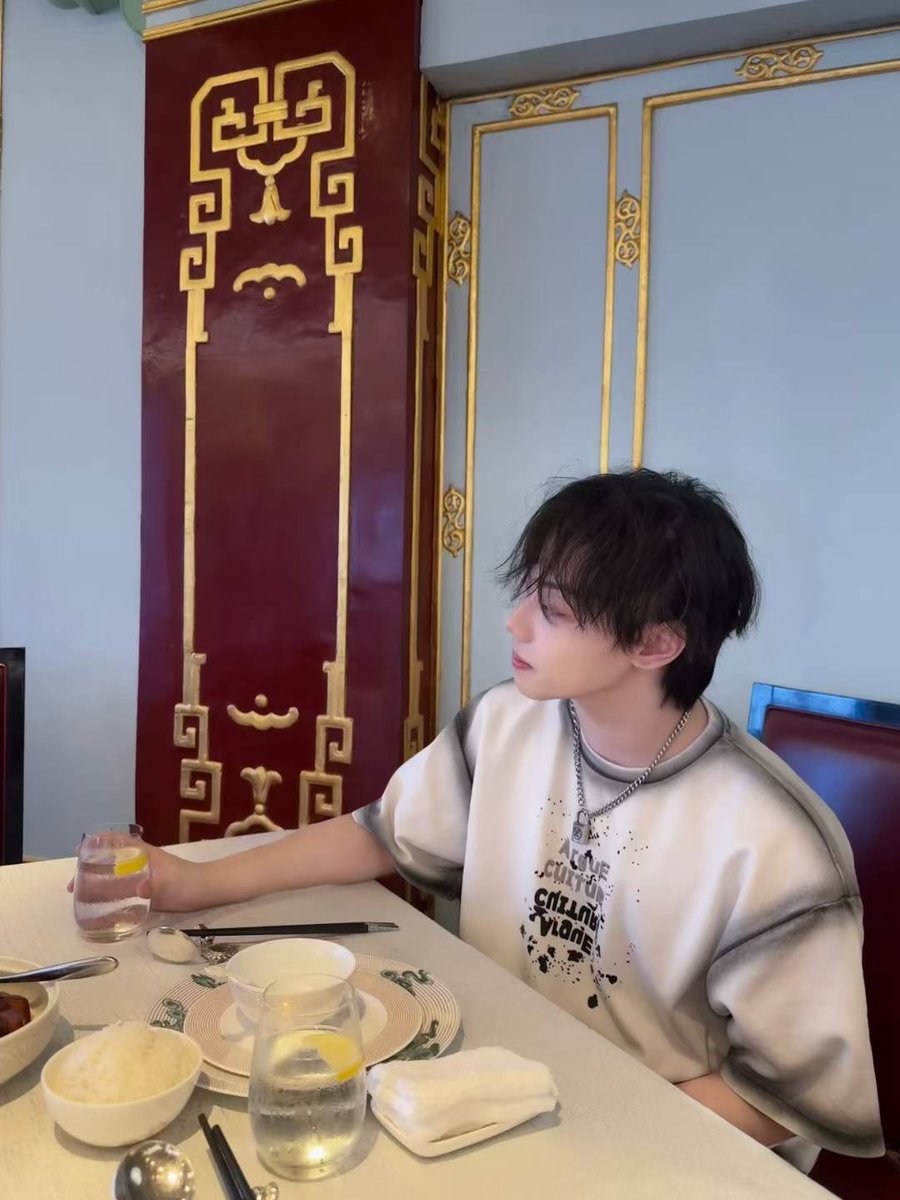 Jimmy45366207's tweet photo. 和平饭店好吃好吃 https://t.co/VZyfVyHBSS