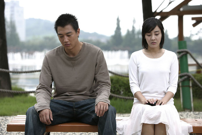 Hoy quiero recordar "#Sunflower", una cinta de las que creo que poco se habla pero sin embargo se la puede considerar una de las grandes joyas de la corona coreana. Un film duro, emotivo y motivador de los que ya no se hacen en la actualidad.

cinemadeinasia.blogspot.com/2019/11/review…