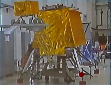 Rajztiwari's tweet image. Chandryaan-5 📸
The lander with what seems to be a deployable rover platform mounted up top.
From the structure, it looks like an articulating arm mechanism designed to lower the platform from the lander's deck to the lunar surface, allowing the rover to drive straight down with…