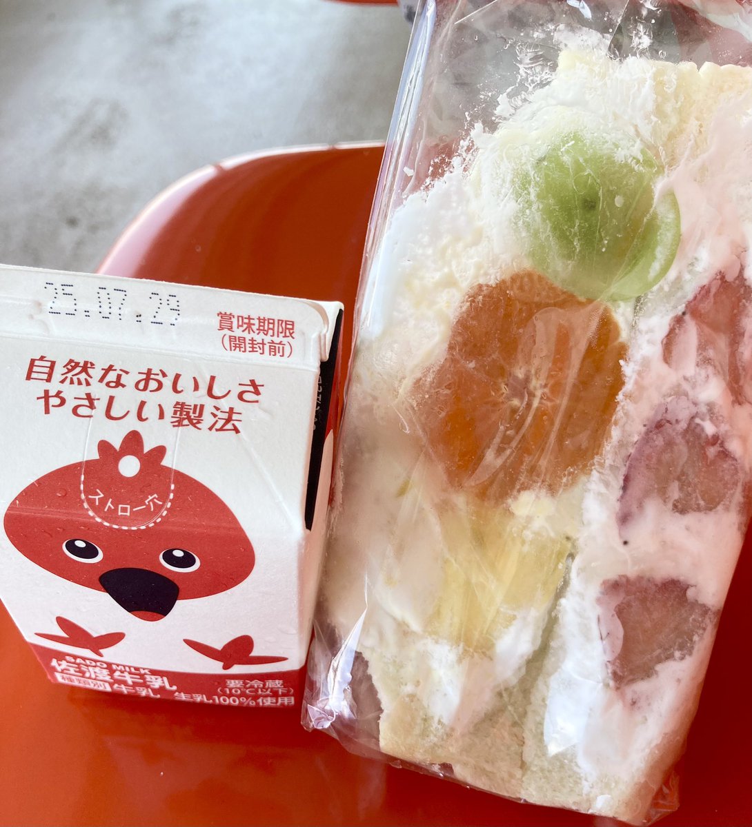 HandmadeMi35154's tweet image. 今週は佐渡へ行ってきました🚢
両津港の売店で買えるフルーツサンド安くて美味くて最高でした🥰